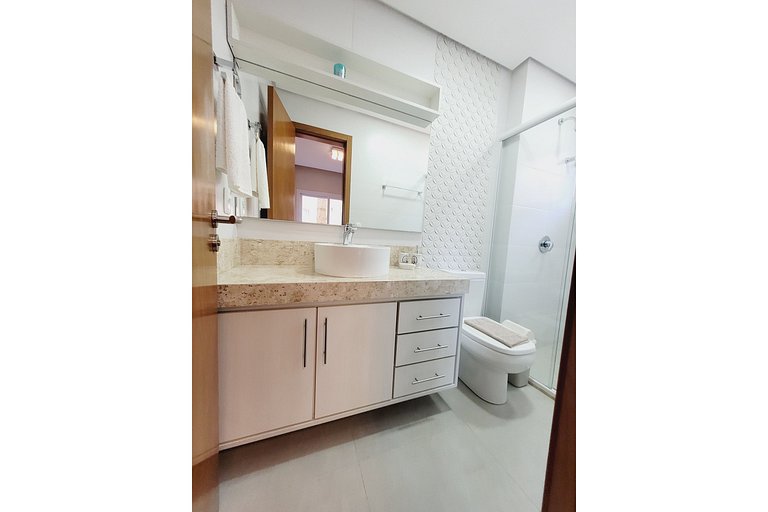 103/3 Excelente apartamento com piscina aquecida, café (opci