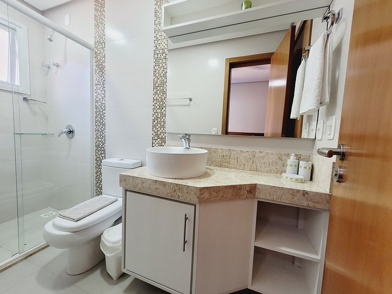 103/3 Excelente apartamento com piscina aquecida, café (opci