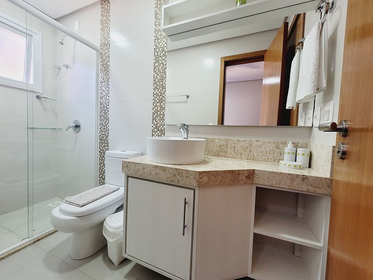 103/3 Excelente apartamento com piscina aquecida, café (opci