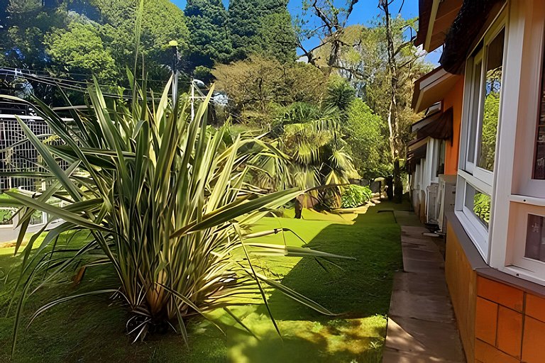 Casa com duas suítes prox. ao centro