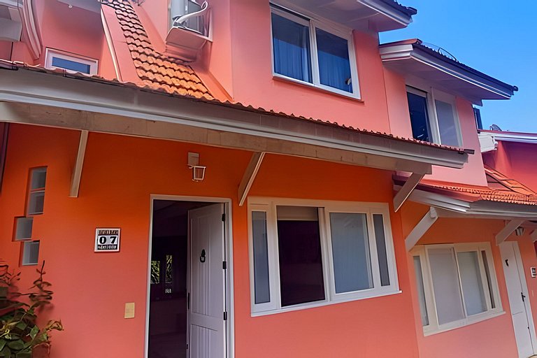 Casa com duas suítes prox. ao centro